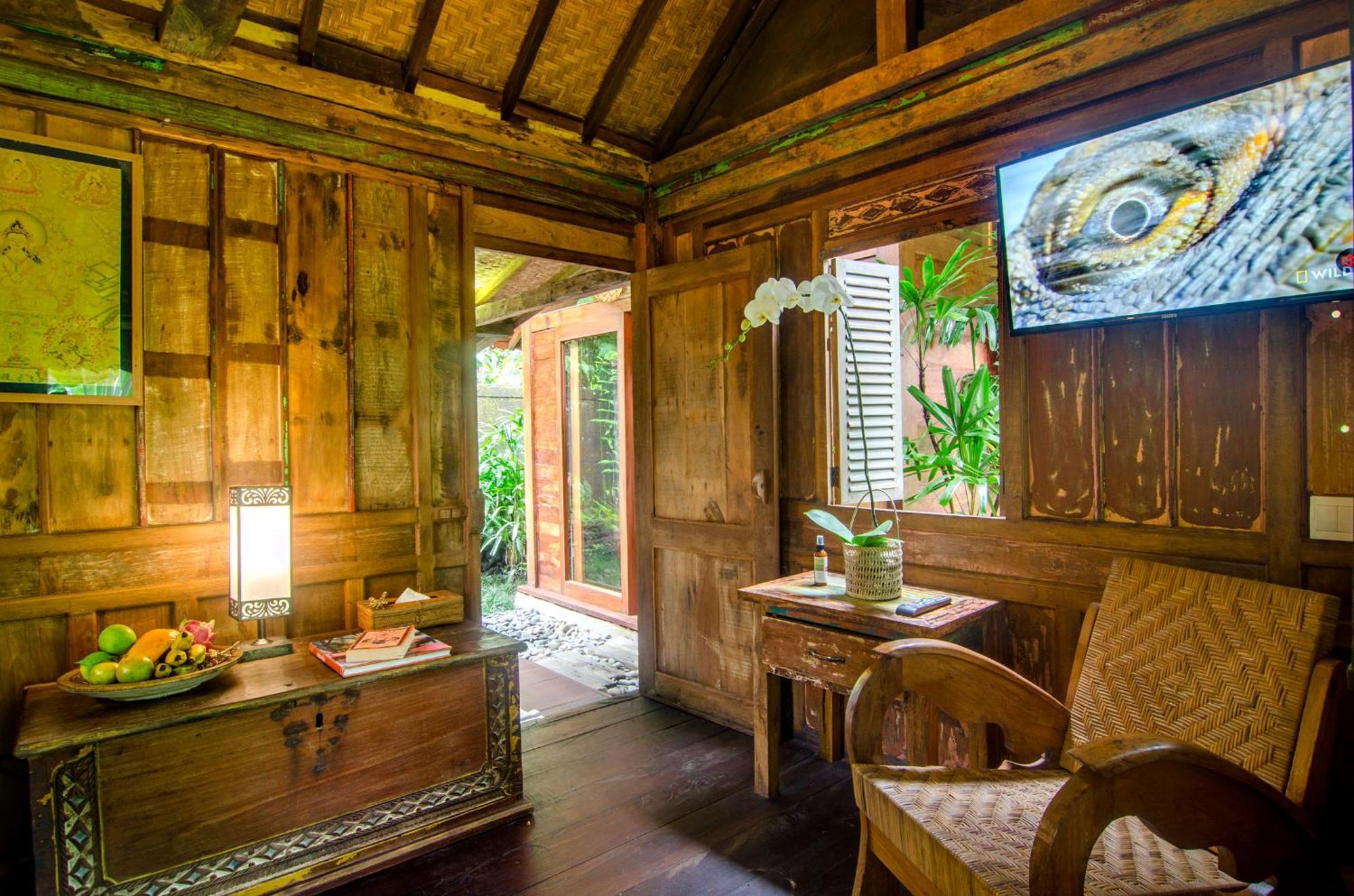 Dewi Tara Haven Payangan Quarto foto