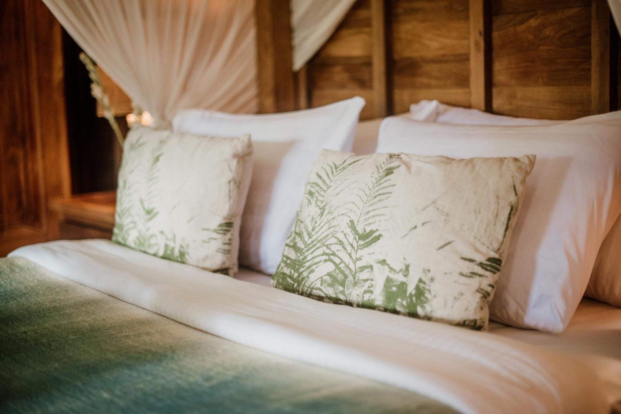 Dewi Tara Haven Payangan Quarto foto