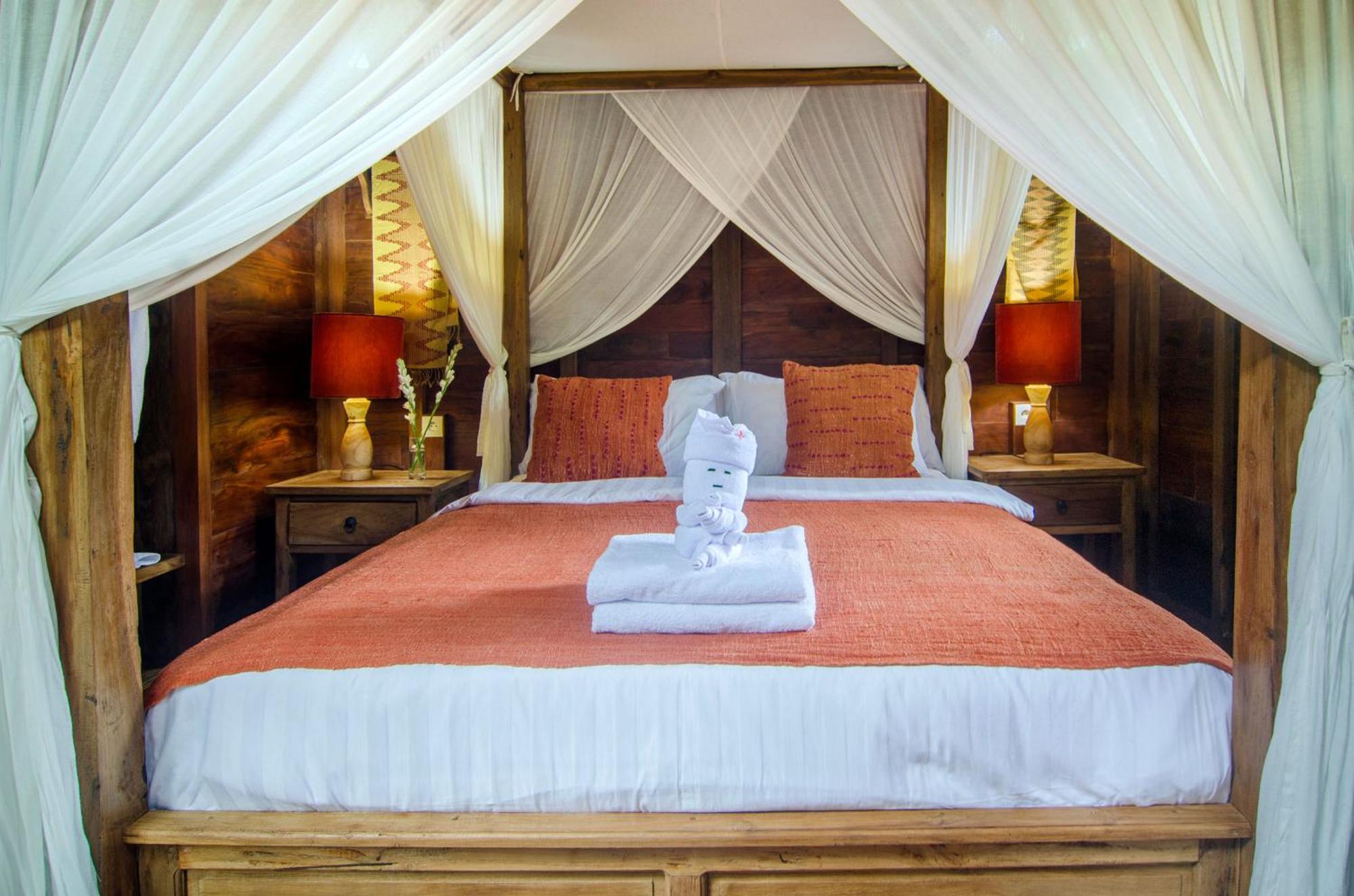 Dewi Tara Haven Payangan Quarto foto