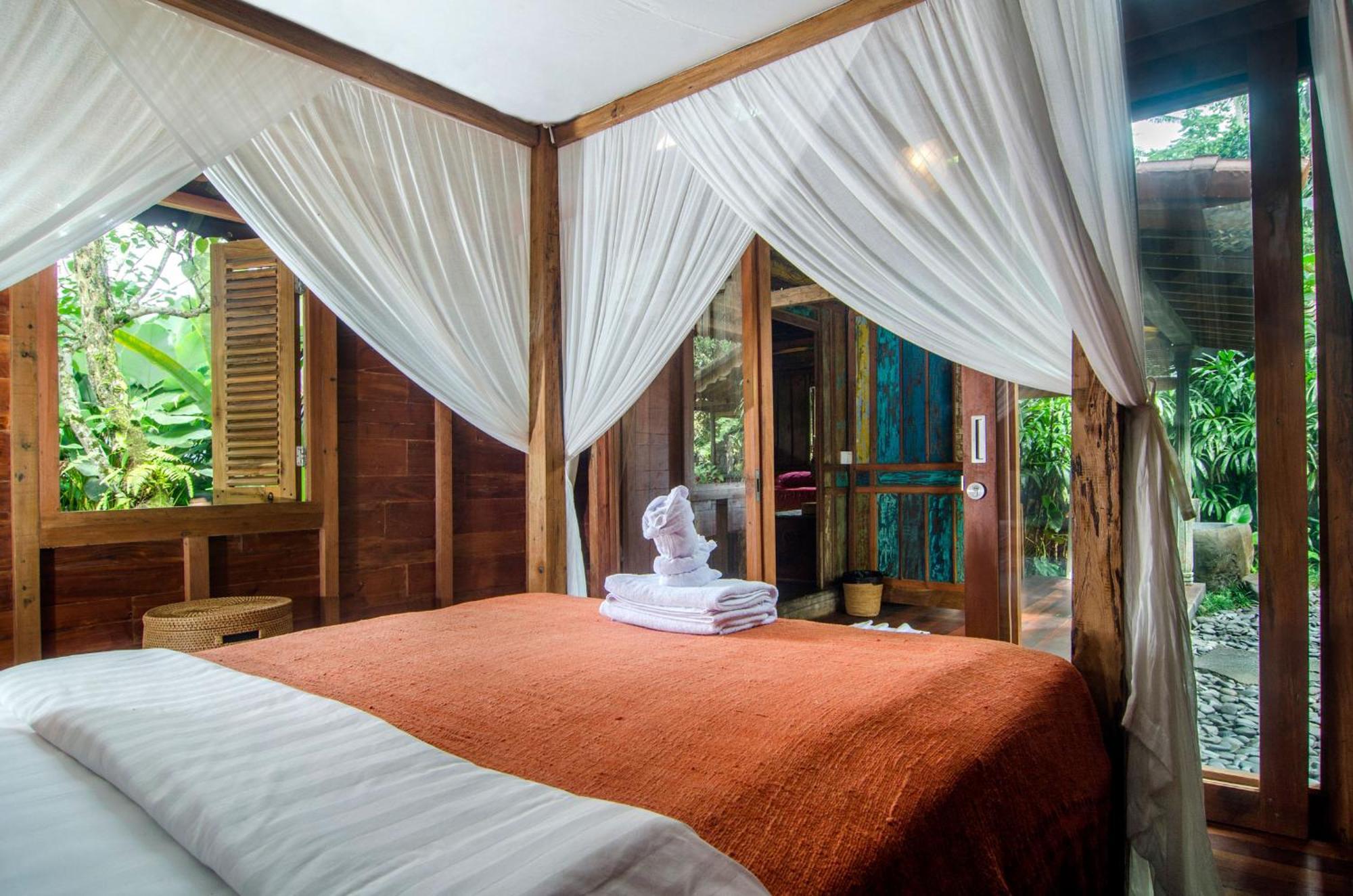 Dewi Tara Haven Payangan Quarto foto