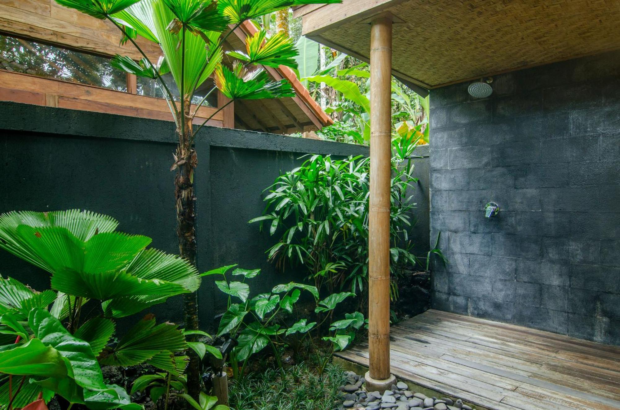 Dewi Tara Haven Payangan Quarto foto