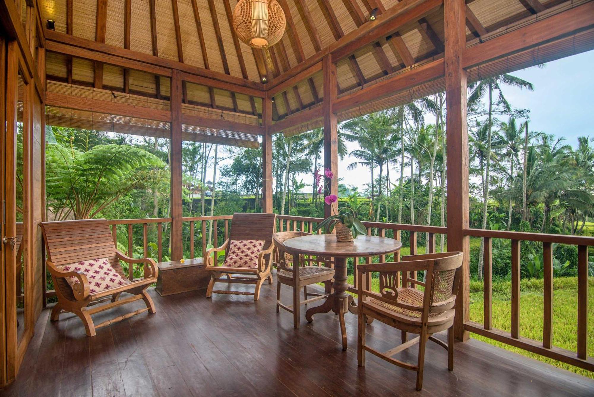 Dewi Tara Haven Payangan Quarto foto
